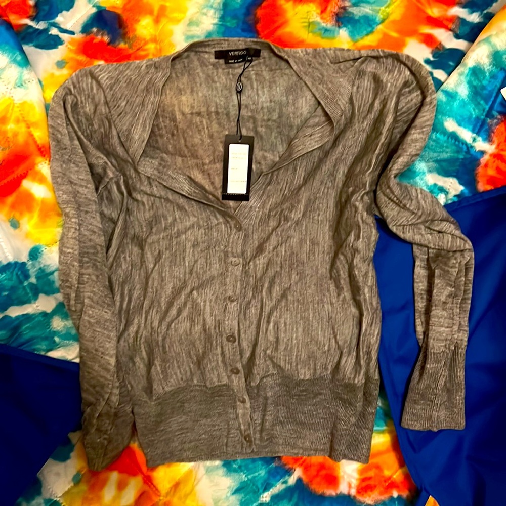 Vertigo button up